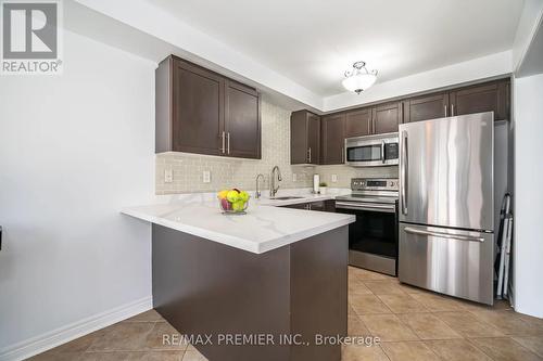 20 - 8 Bradley Avenue N, Hamilton (Binbrook), ON - Indoor Photo Showing Kitchen