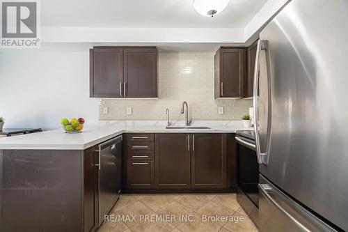 20 - 8 Bradley Avenue N, Hamilton (Binbrook), ON - Indoor Photo Showing Kitchen With Upgraded Kitchen