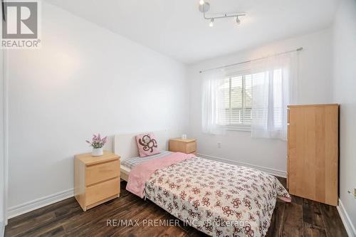 20 - 8 Bradley Avenue N, Hamilton (Binbrook), ON - Indoor Photo Showing Bedroom