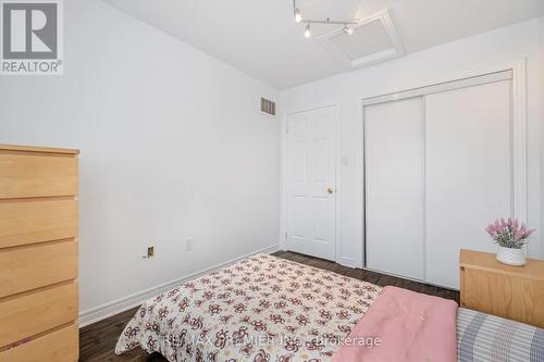 20 - 8 Bradley Avenue N, Hamilton (Binbrook), ON - Indoor Photo Showing Bedroom