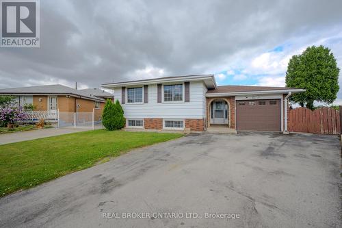 15 Ilford Court, Hamilton (Kentley), ON - Outdoor With Facade