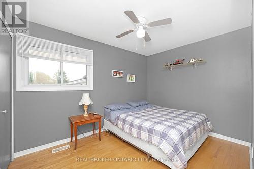 15 Ilford Court, Hamilton (Kentley), ON - Indoor Photo Showing Bedroom