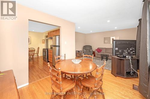 15 Ilford Court, Hamilton (Kentley), ON - Indoor Photo Showing Dining Room