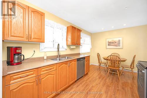 15 Ilford Court, Hamilton (Kentley), ON - Indoor Photo Showing Kitchen With Double Sink