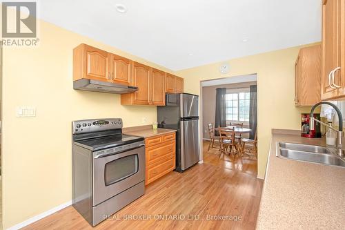 15 Ilford Court, Hamilton (Kentley), ON - Indoor Photo Showing Kitchen With Double Sink