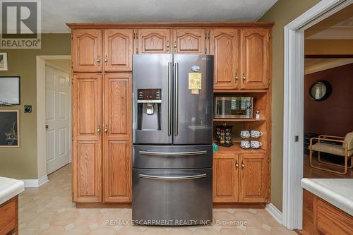 7102 Burbank Crescent, Niagara Falls, ON - Indoor Photo Showing Kitchen