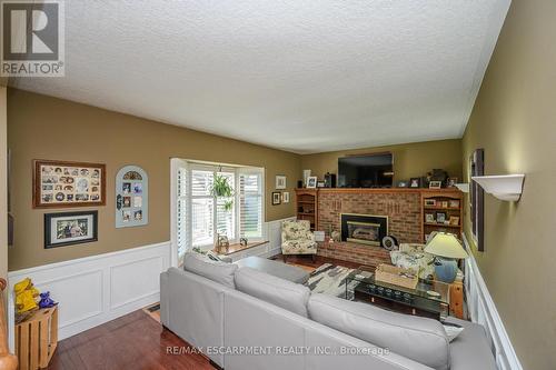 7102 Burbank Crescent, Niagara Falls, ON - Indoor Photo Showing Living Room With Fireplace