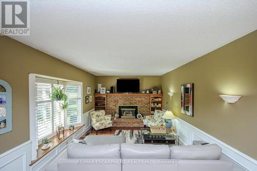 7102 Burbank Crescent, Niagara Falls, ON - Indoor Photo Showing Living Room With Fireplace