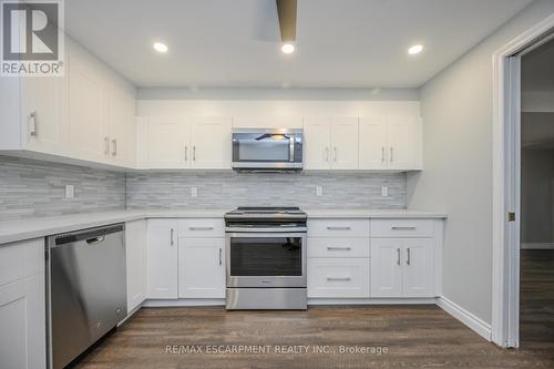 7102 Burbank Crescent, Niagara Falls, ON - Indoor Photo Showing Kitchen