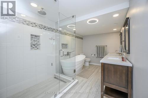 7102 Burbank Crescent, Niagara Falls, ON - Indoor Photo Showing Bathroom