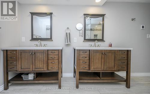 7102 Burbank Crescent, Niagara Falls, ON - Indoor Photo Showing Bathroom