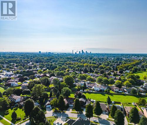 7102 Burbank Crescent, Niagara Falls, ON - Outdoor With View