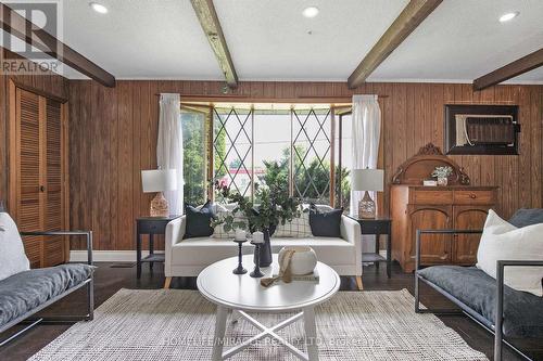 18 Grandy Road, Kawartha Lakes, ON - Indoor Photo Showing Living Room