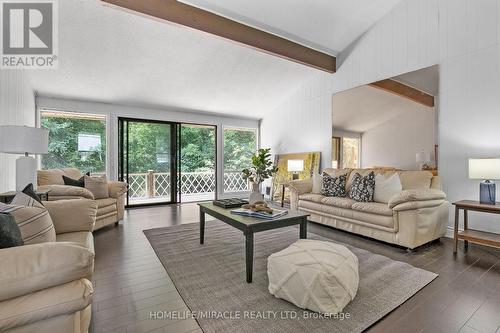 18 Grandy Road, Kawartha Lakes, ON - Indoor Photo Showing Living Room