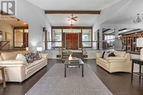 18 Grandy Road, Kawartha Lakes, ON - Indoor Photo Showing Living Room