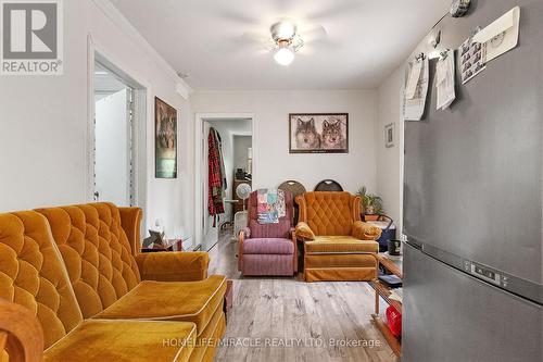 18 Grandy Road, Kawartha Lakes, ON - Indoor Photo Showing Living Room