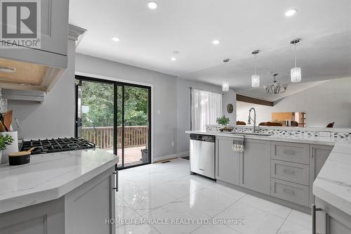 18 Grandy Road, Kawartha Lakes, ON - Indoor Photo Showing Kitchen With Upgraded Kitchen