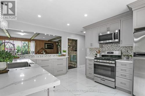 18 Grandy Road, Kawartha Lakes, ON - Indoor Photo Showing Kitchen With Upgraded Kitchen