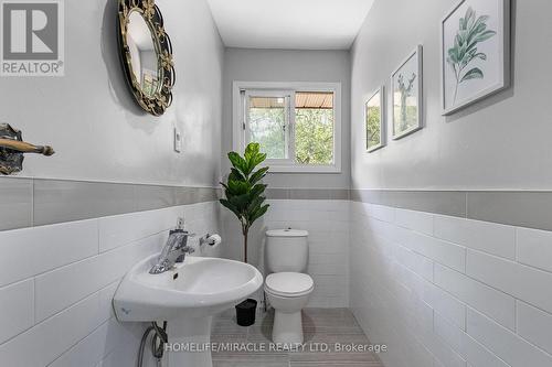 18 Grandy Road, Kawartha Lakes, ON - Indoor Photo Showing Bathroom