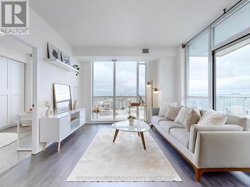 2512 - 70 Forest Manor Road, Toronto (Henry Farm), ON - Indoor Photo Showing Living Room