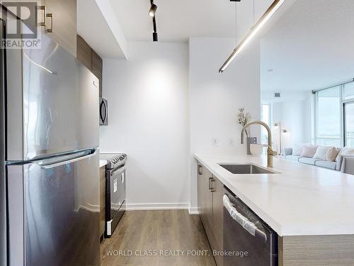 2512 - 70 Forest Manor Road, Toronto (Henry Farm), ON - Indoor Photo Showing Kitchen