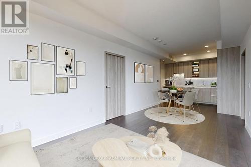 906 - 95 Mcmahon Drive, Toronto (Bayview Village), ON - Indoor Photo Showing Living Room