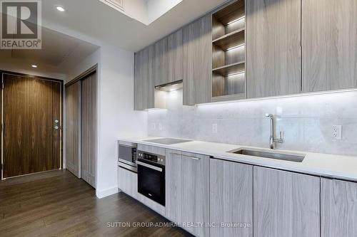 906 - 95 Mcmahon Drive, Toronto (Bayview Village), ON - Indoor Photo Showing Kitchen With Upgraded Kitchen