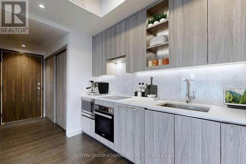 906 - 95 Mcmahon Drive, Toronto (Bayview Village), ON - Indoor Photo Showing Kitchen