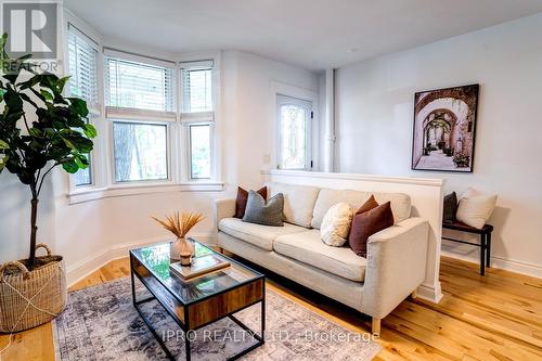 285 Chisholm Avenue, Toronto (Woodbine-Lumsden), ON - Indoor Photo Showing Living Room