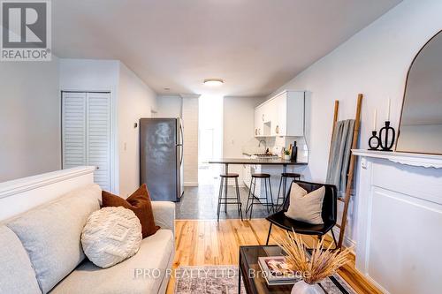 285 Chisholm Avenue, Toronto (Woodbine-Lumsden), ON - Indoor Photo Showing Living Room