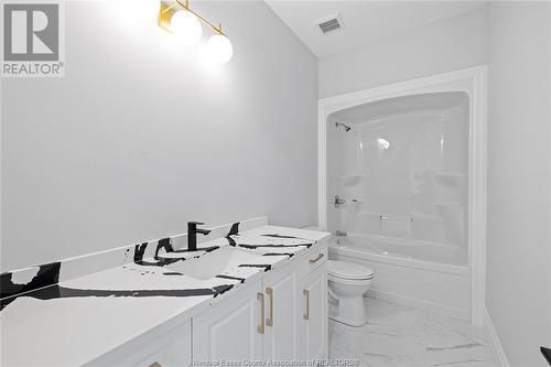 154 Tuscany Trail, Chatham, ON - Indoor Photo Showing Bathroom