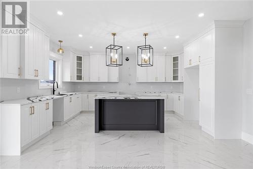 154 Tuscany Trail, Chatham, ON - Indoor Photo Showing Kitchen