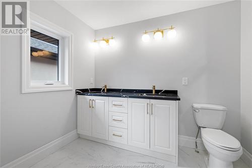 154 Tuscany Trail, Chatham, ON - Indoor Photo Showing Bathroom