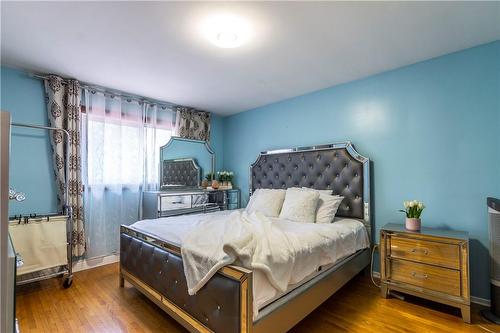 404 Queenston Road, Hamilton, ON - Indoor Photo Showing Bedroom