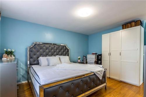 404 Queenston Road, Hamilton, ON - Indoor Photo Showing Bedroom