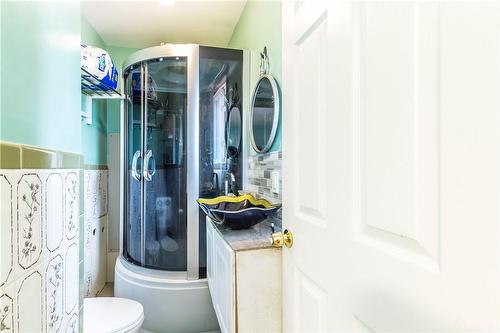 404 Queenston Road, Hamilton, ON - Indoor Photo Showing Bathroom