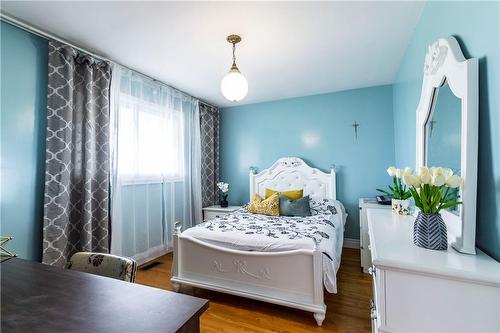 404 Queenston Road, Hamilton, ON - Indoor Photo Showing Bedroom