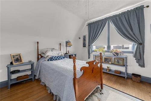 43 Strathearne Avenue, Hamilton, ON - Indoor Photo Showing Bedroom