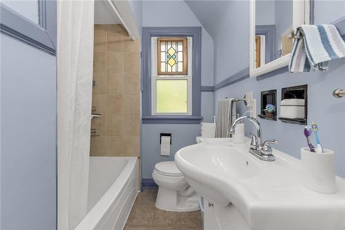 43 Strathearne Avenue, Hamilton, ON - Indoor Photo Showing Bathroom