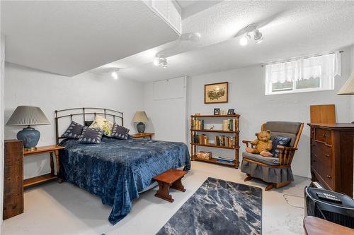 43 Strathearne Avenue, Hamilton, ON - Indoor Photo Showing Bedroom