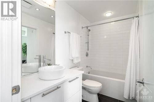 101 Richmond Road Unit#411, Ottawa, ON - Indoor Photo Showing Bathroom