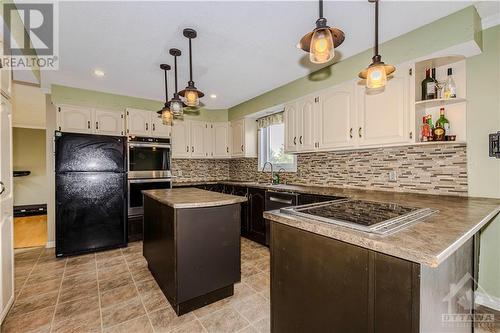 1361 Rte 500 Route, Russell, ON - Indoor Photo Showing Kitchen