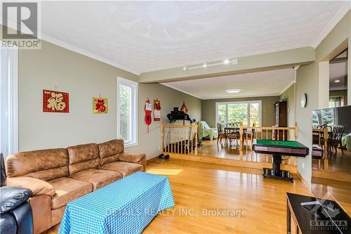 1361 Rte 500 Route, Russell, ON - Indoor Photo Showing Living Room