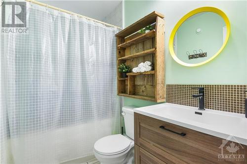 Main bathroom. - 254 Gore Street, Almonte, ON - Indoor Photo Showing Bathroom