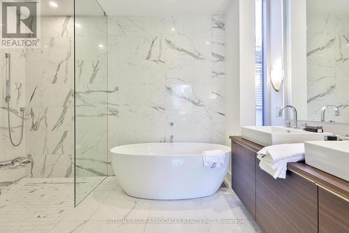 22 Mitchell Avenue, Toronto (Niagara), ON - Indoor Photo Showing Bathroom