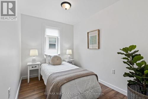 323 Oxford Avenue, Fort Erie (Crystal Beach), ON - Indoor Photo Showing Bedroom