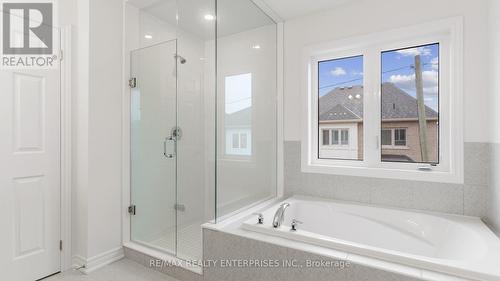 Main/Up - 3938 Koenig Road S, Burlington, ON - Indoor Photo Showing Bathroom