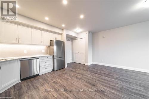 508 - 5698 Main Street, Niagara Falls, ON - Indoor Photo Showing Kitchen