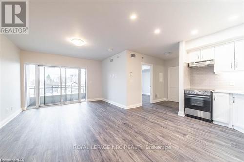 508 - 5698 Main Street, Niagara Falls, ON - Indoor Photo Showing Kitchen