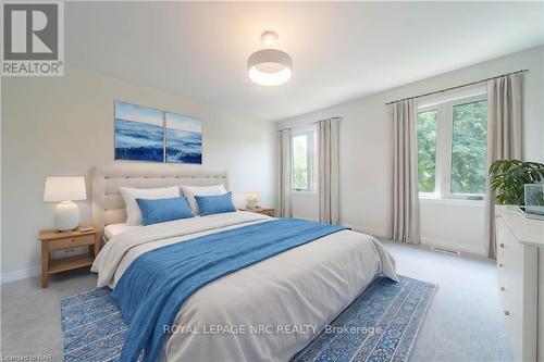 B - 427 Vine Street, St. Catharines, ON - Indoor Photo Showing Bedroom